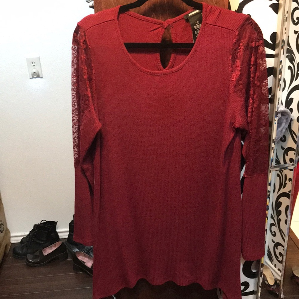 Long sleeve top with lace details